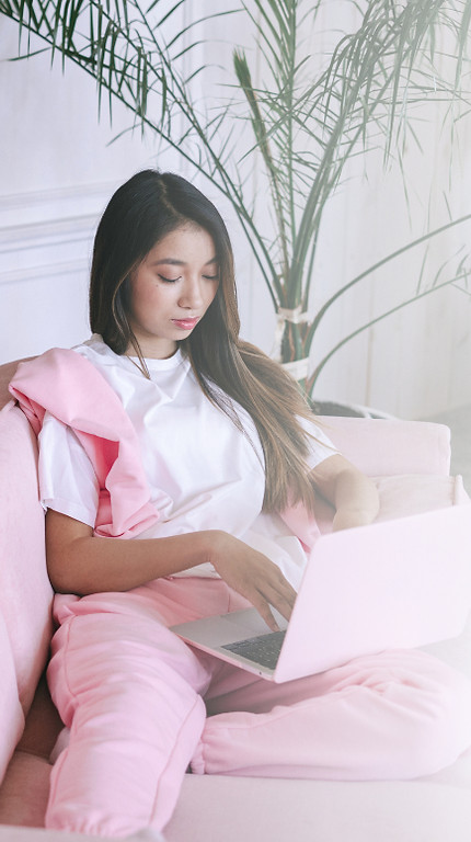 Flipped pink lady laptop_edited.jpg